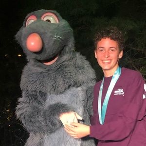 Meet your Posher, Lora